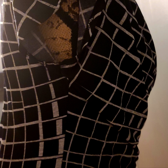 Jennie & MARLIS PETITE shirt size Med with White Skinny pants size 6 fit pants. - Picture 9 of 13